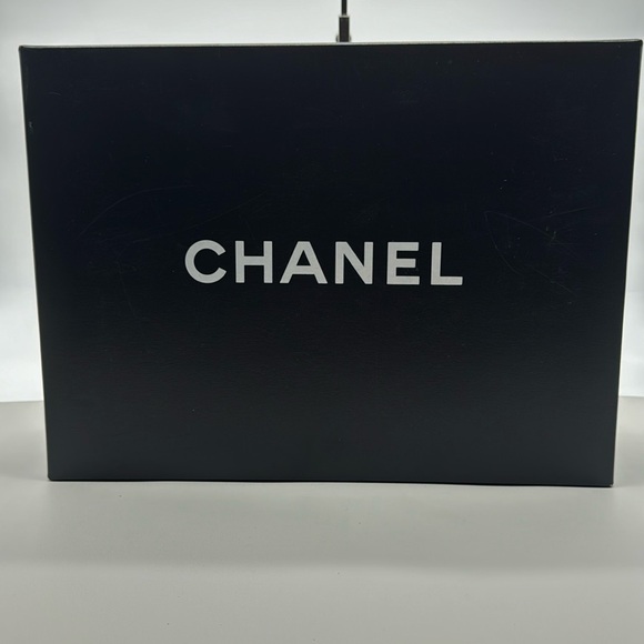 CHANEL Caviar Quilted Jumbo Easy Flap Bag - Picture 11 of 14